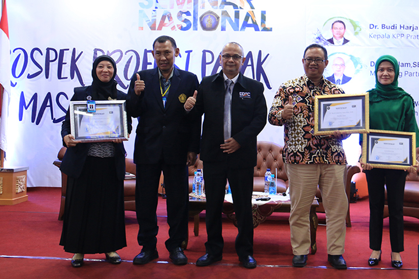 Darussalam - Seminar Nasional Perpajakan Universitas Brawijaya "Prospek Profesi Pajak di Masa Mendatang"